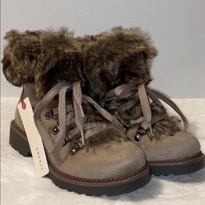 Esprit faux fur boot